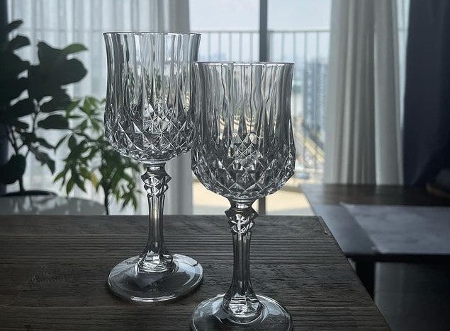 Elegant Crystal Straight Edge Design - Set of 4 Wine Glasses, Size: One size, Clear