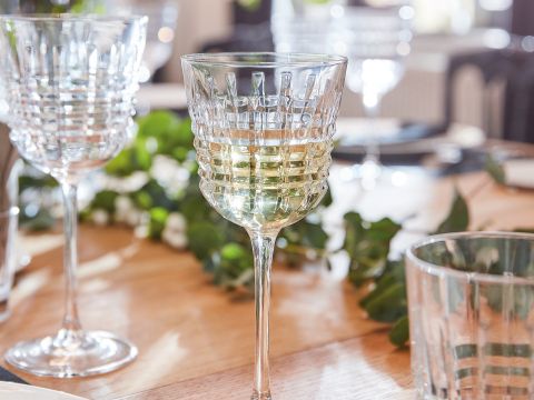 How To Set The Dining Table With Glassware - Waterford®